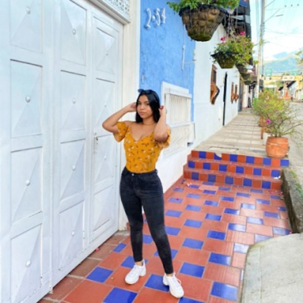 Meet your Posher, Thalía